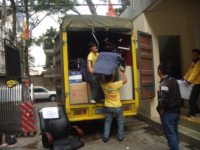 广州搬家现场：供电局搬家