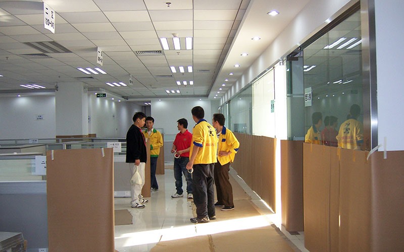 广州搬家现场：精达公司搬运